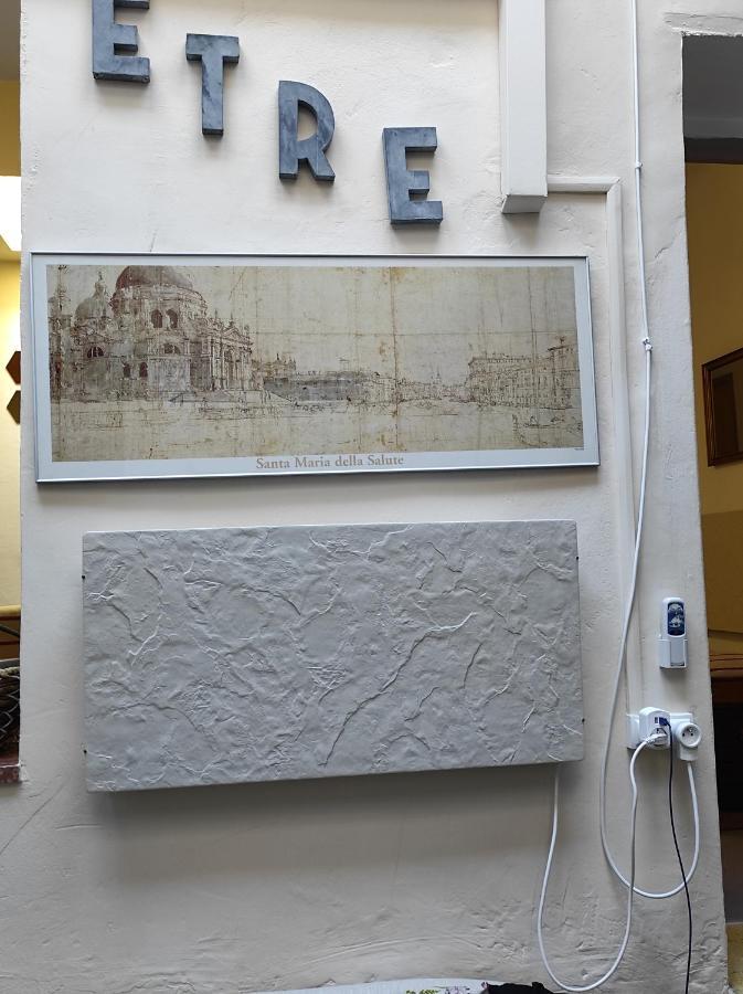 Y Here Везон-ла-Ромен Экстерьер фото